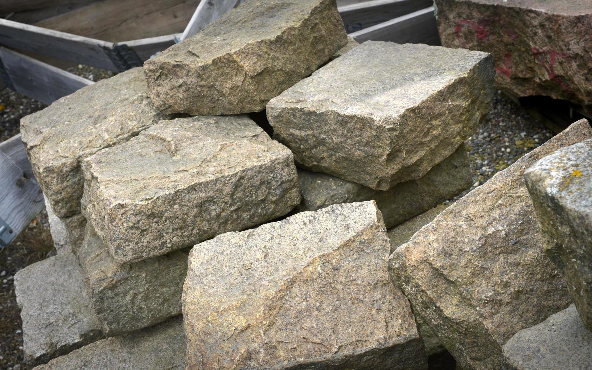 Sten kan användas till gator, trappor, kanter och annat.