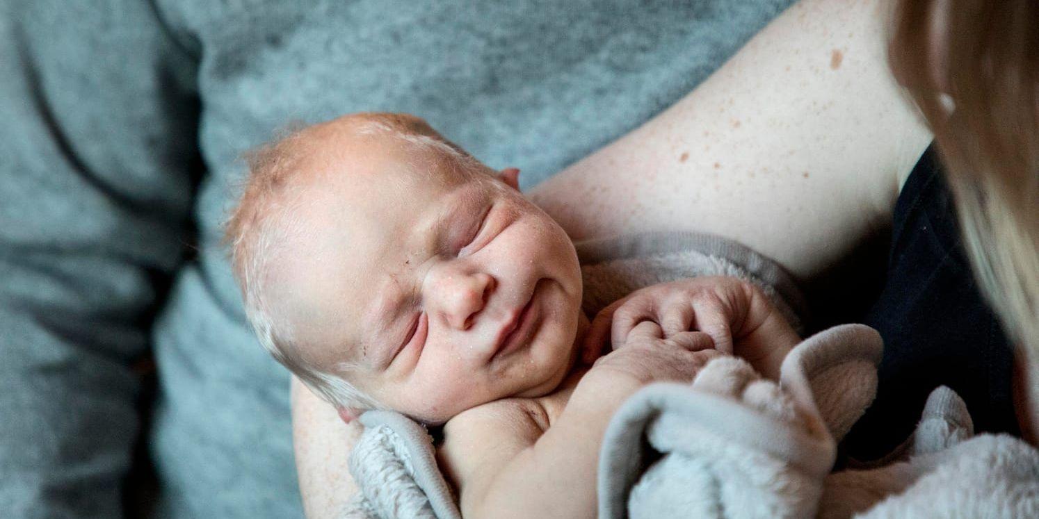 Risken för att en födsel måste genomföras med kejsarsnitt minskar inte för att kvinnan får dropp med oxytocin. Nu varnar en studie från Sahlgrenska för överanvändning av läkemedlet. Arkivbild.