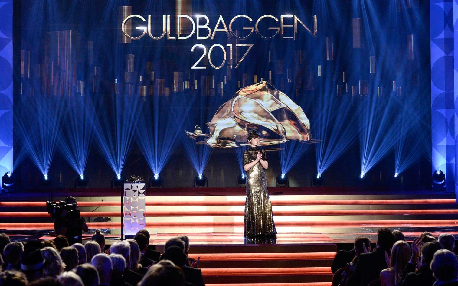 Programledaren Petra Mede vid Guldbaggegalan 2017 på Cirkus i Stockholm på måndagen. Foto Claudio Bresciani / TT