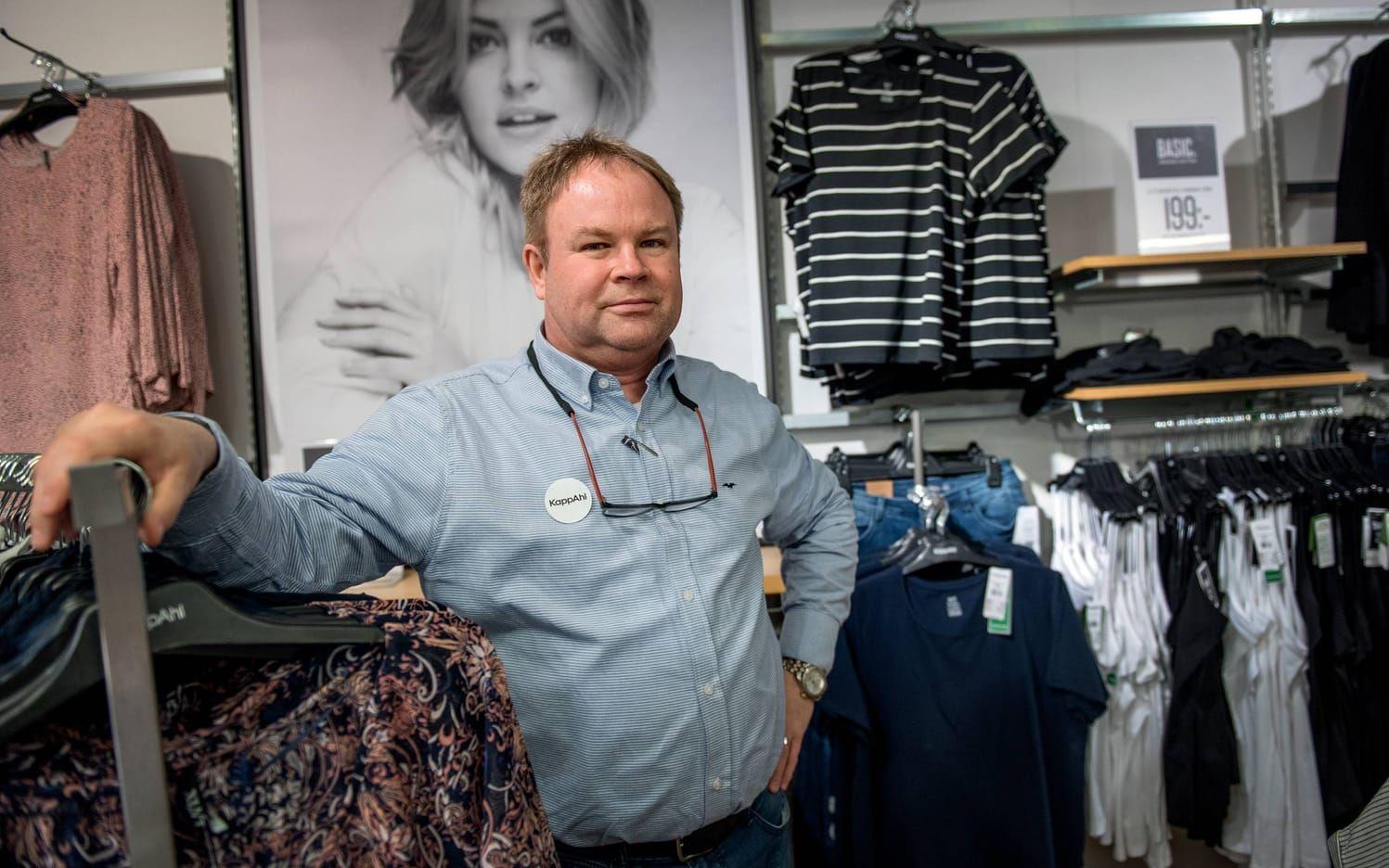 Kenneth Johansson, butikschef för Kappahl, är kritisk till att bygget drar ut på tiden. Bild: Erika Arnadottir