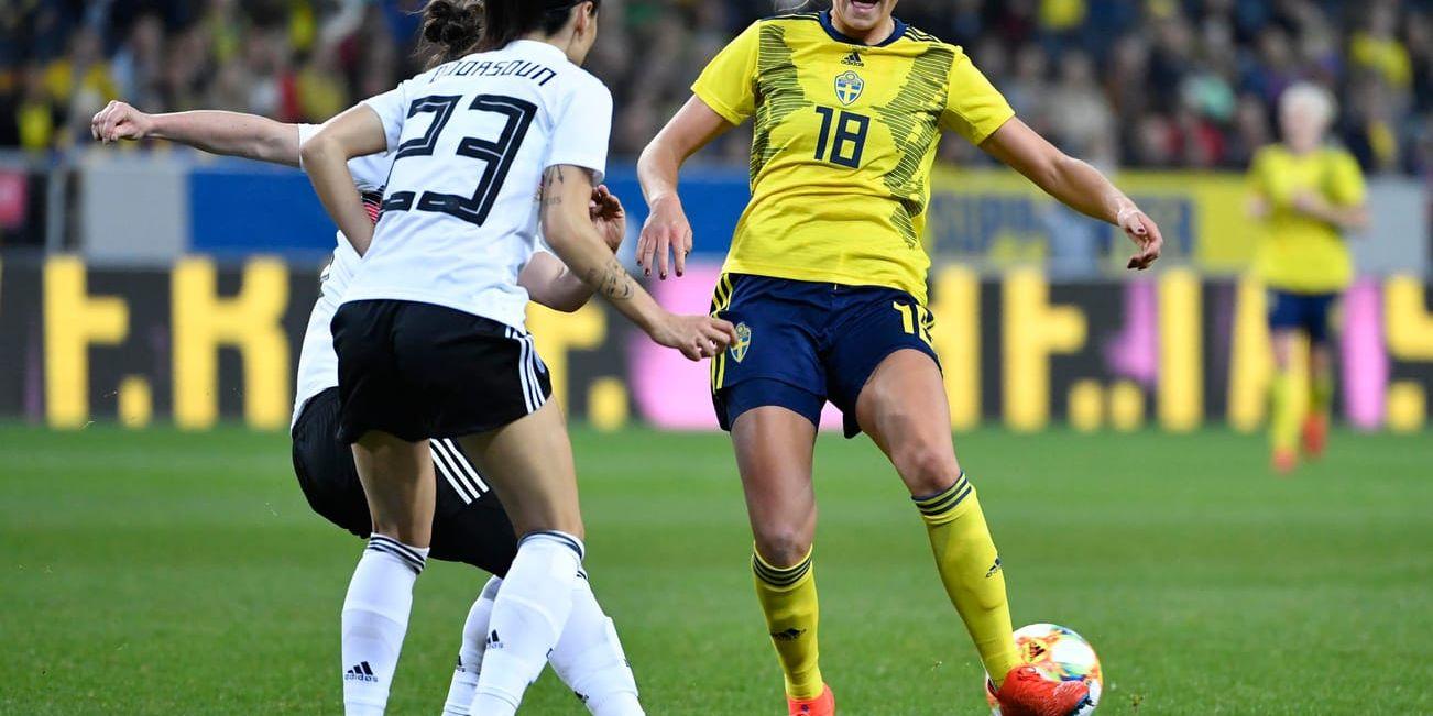 Fridolina Rolfö i 1–2-förlusten mot Tyskland i förra veckans landskamp på Friends arena. Arkivbild.