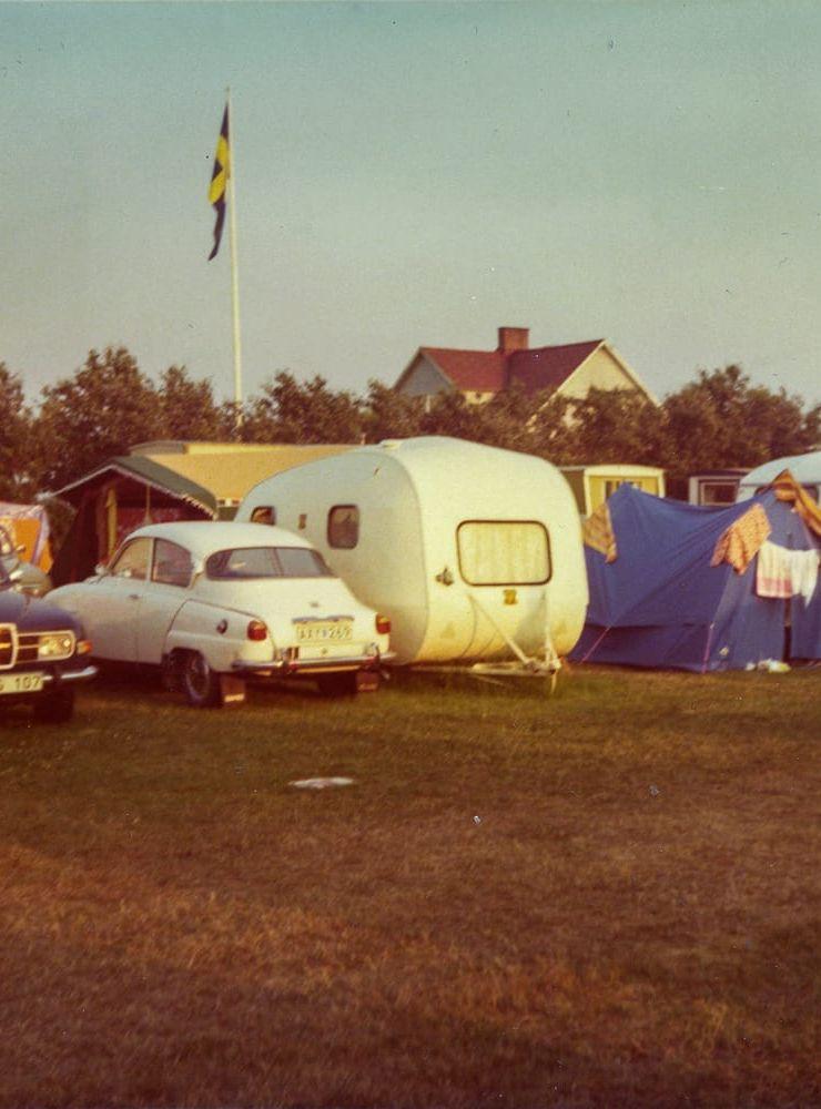 Var är husbilarna? Tidstypisk bild från campingliv i början av 1970-talet.