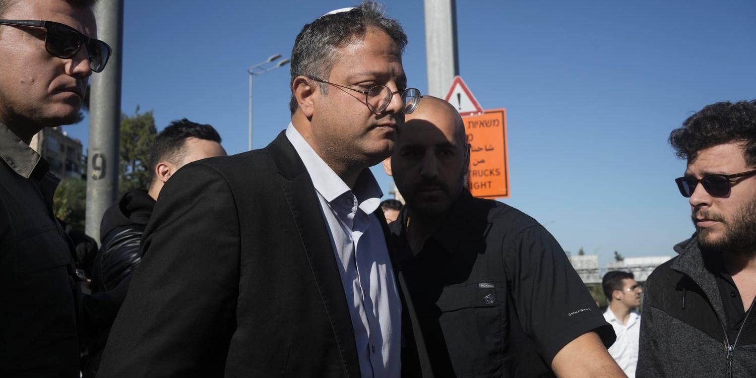 Itamar Ben-Gvir anländer till platsen för en explosion i Jerusalem i onsdags.