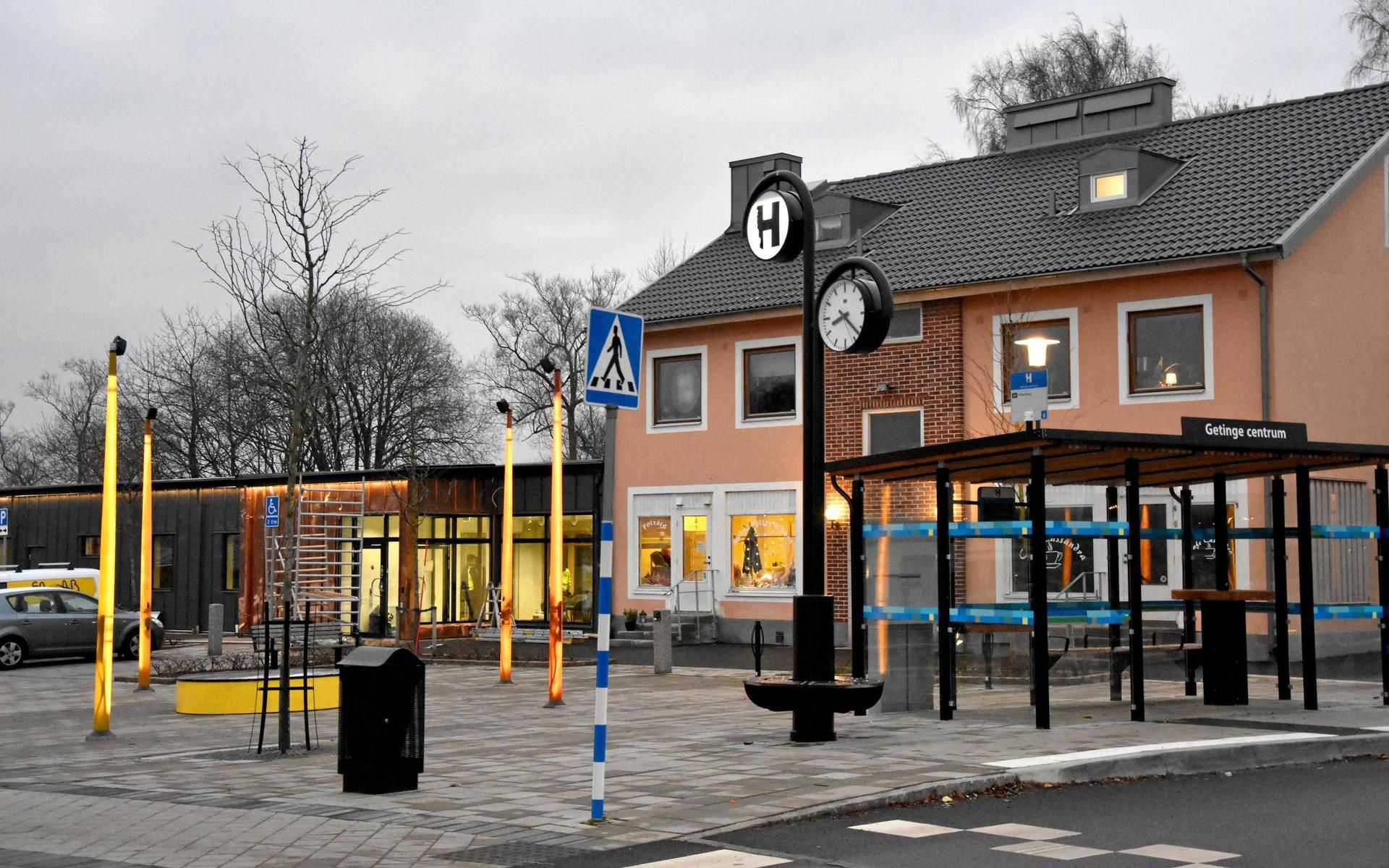 Falkenbergs Sparbank flyttar Getingefilialen till nya större lokaler vid det uppfräschade torget i centrum.
