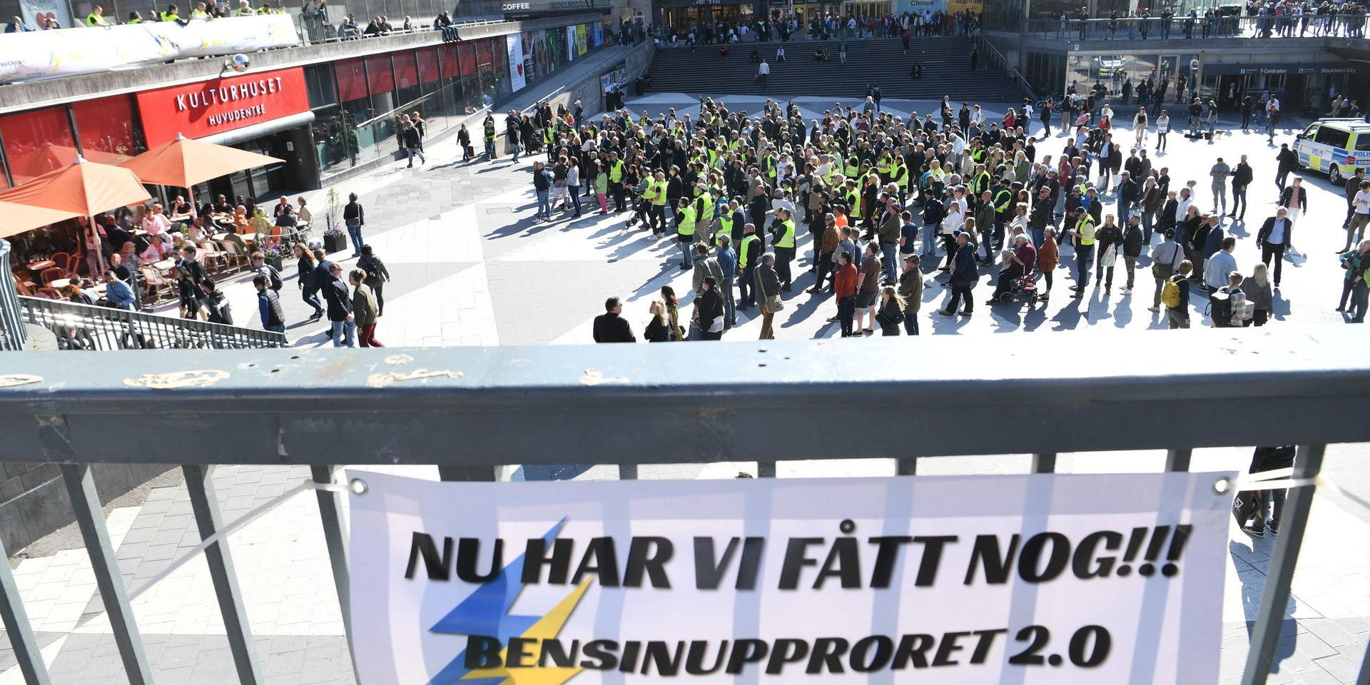 STOCKHOLM 20190531 Bensinupproret 2.0 håller protestdemonstration på Sergels torg. Foto Fredrik Sandberg / TT kod 10080