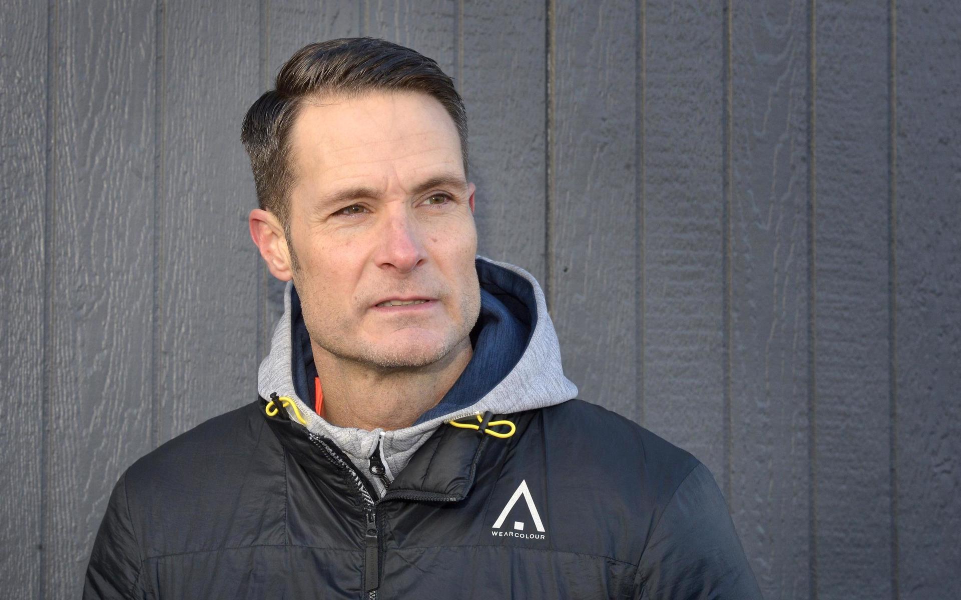 Daniel Svedberg är padelinstruktör och enligt Wilhelmsson en av Varbergs bästa padelspelare. 