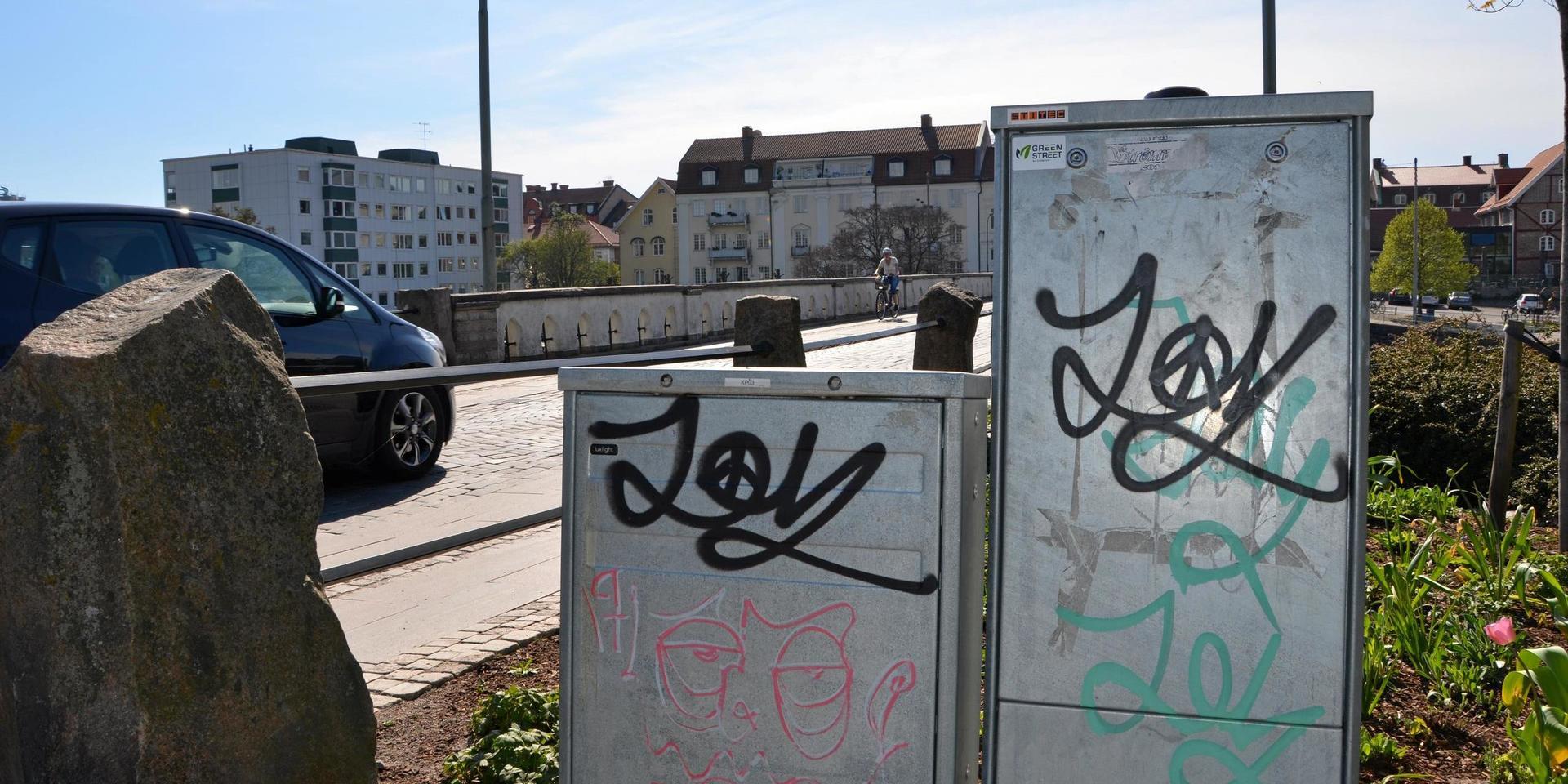 Förra våren fick Falkenbergs kommun lägga mycket pengar på klottersanering efter flera fall av ”Joy” på olika ställen i stan. Under helgen som gick har nytt klotter upptäckts. (Bilden är från 2019).