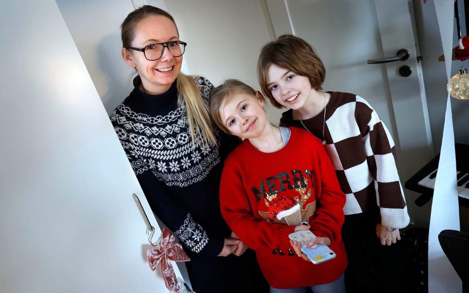 Kalina Hajnold och 11-åriga döttrarna Molly och Nellie har haft nissar på besök inför jul i flera år.