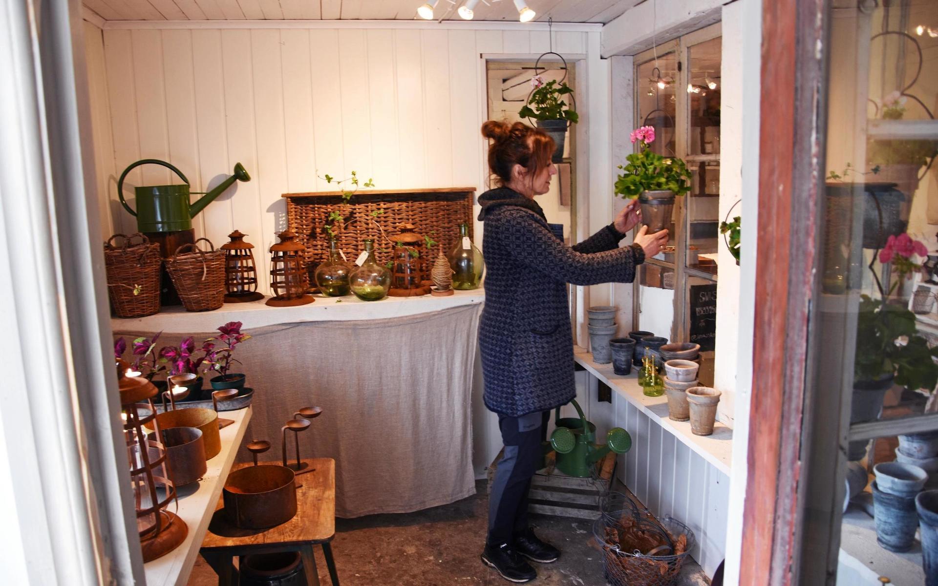 Lena Wallin har öppnat sin drömbutik i Skällinge. Gårdsbutiken Skoghem.