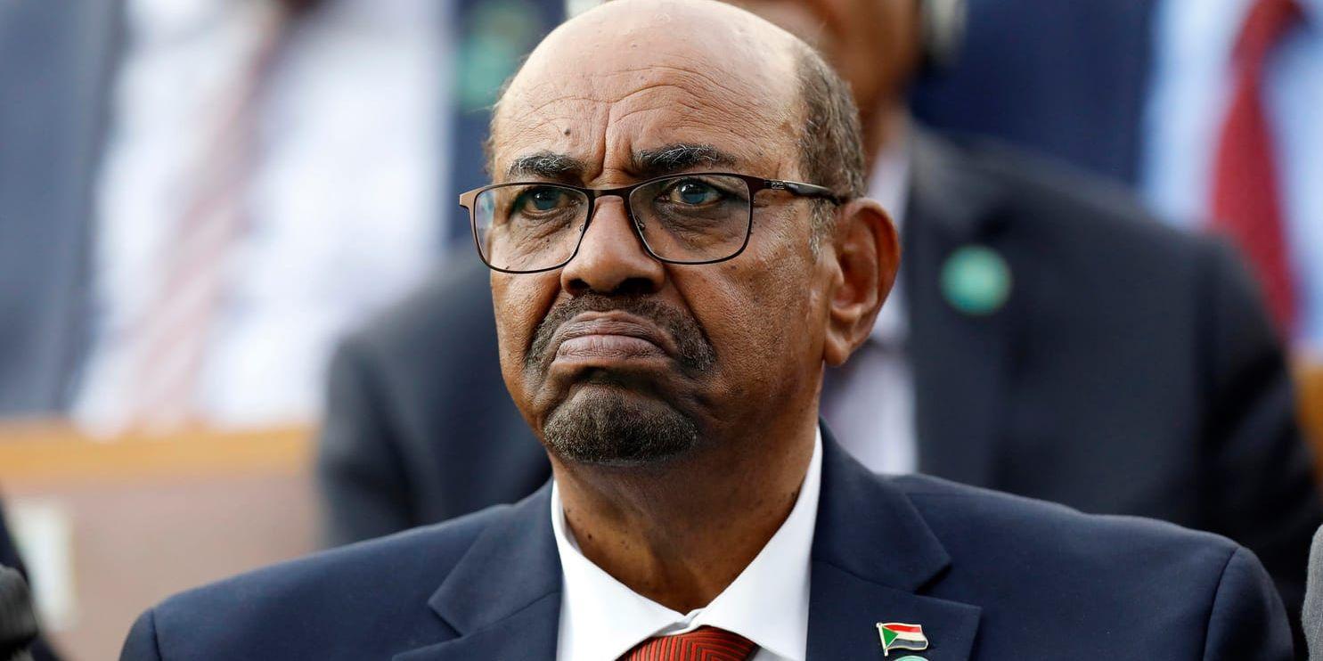 Omar al-Bashir vid ett besök hos sin kollega, Turkiets president Recep Tayyip Erdogan, för tre veckor sedan.