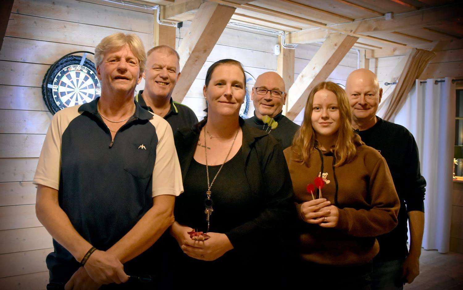 Tord Aho Florens, Tony Emanuelsson, Tess Uhlin, Håkan Samuelsson, Hanna Larsson och Janne Johansson i Warberg Dart.