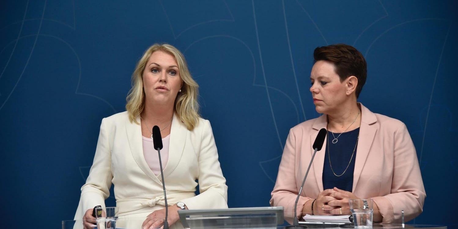 Socialminister Lena Hallengren (S) och Marie Morell, ordförande i sjukvårdsdelegationen på Sveriges Kommuner och Landsting (SKL), presenterar regeringens satsning för att stärka hälso- och sjukvården.