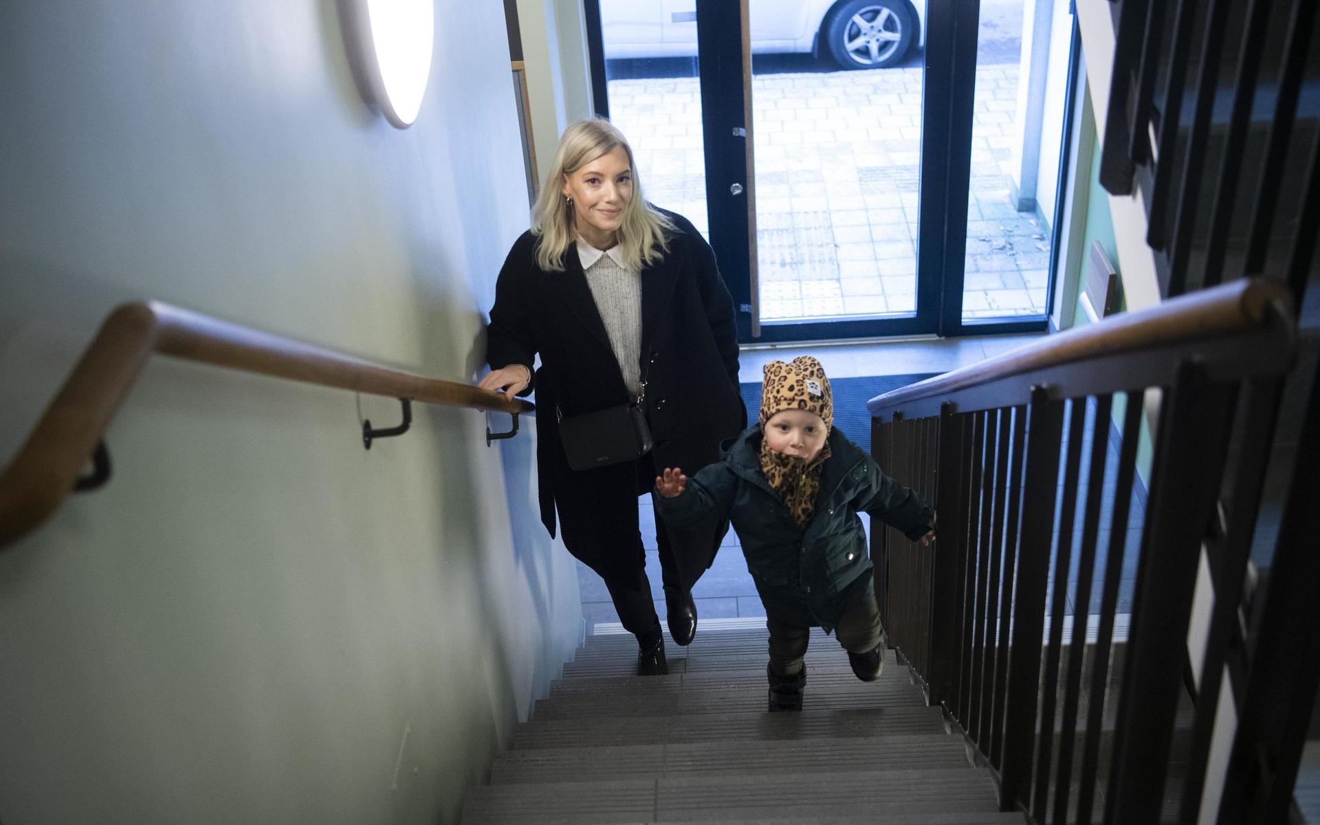 På slutet innan Mikaela Johansson fick sin diagnos och började äta sin medicin orkade hon knappt gå i trappor.