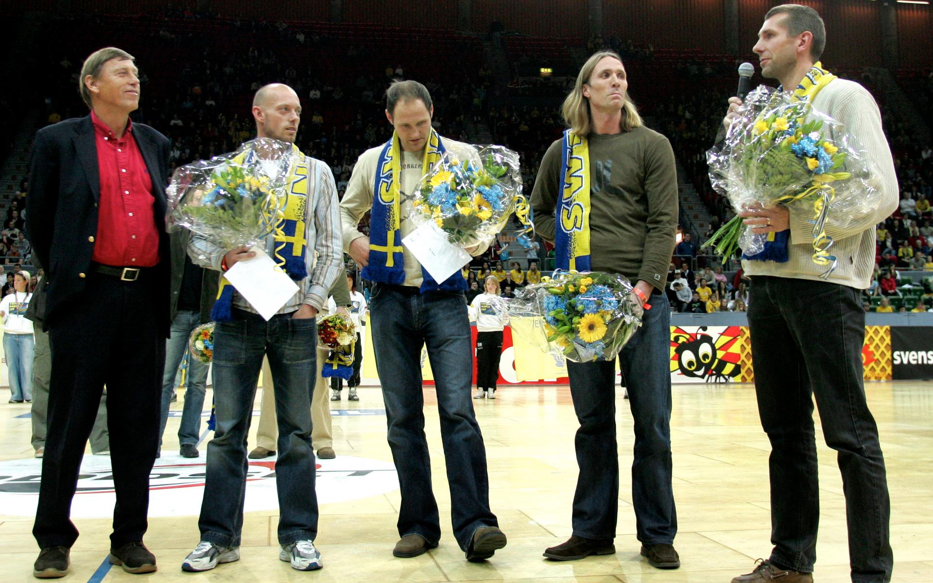 I samband med Statoil World Cup i Göteborg 2004  fick Bengt Johansson, Magnus Andersson, Ola Lindgren, Staffan Olsson och Magnus Wislander ta emot blommor.