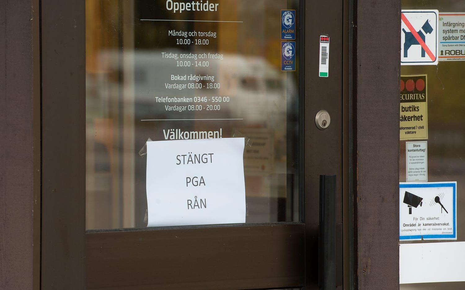 Sparbanken i Ullared håller stängt efter rånet. Bilder: Ola Folkesson