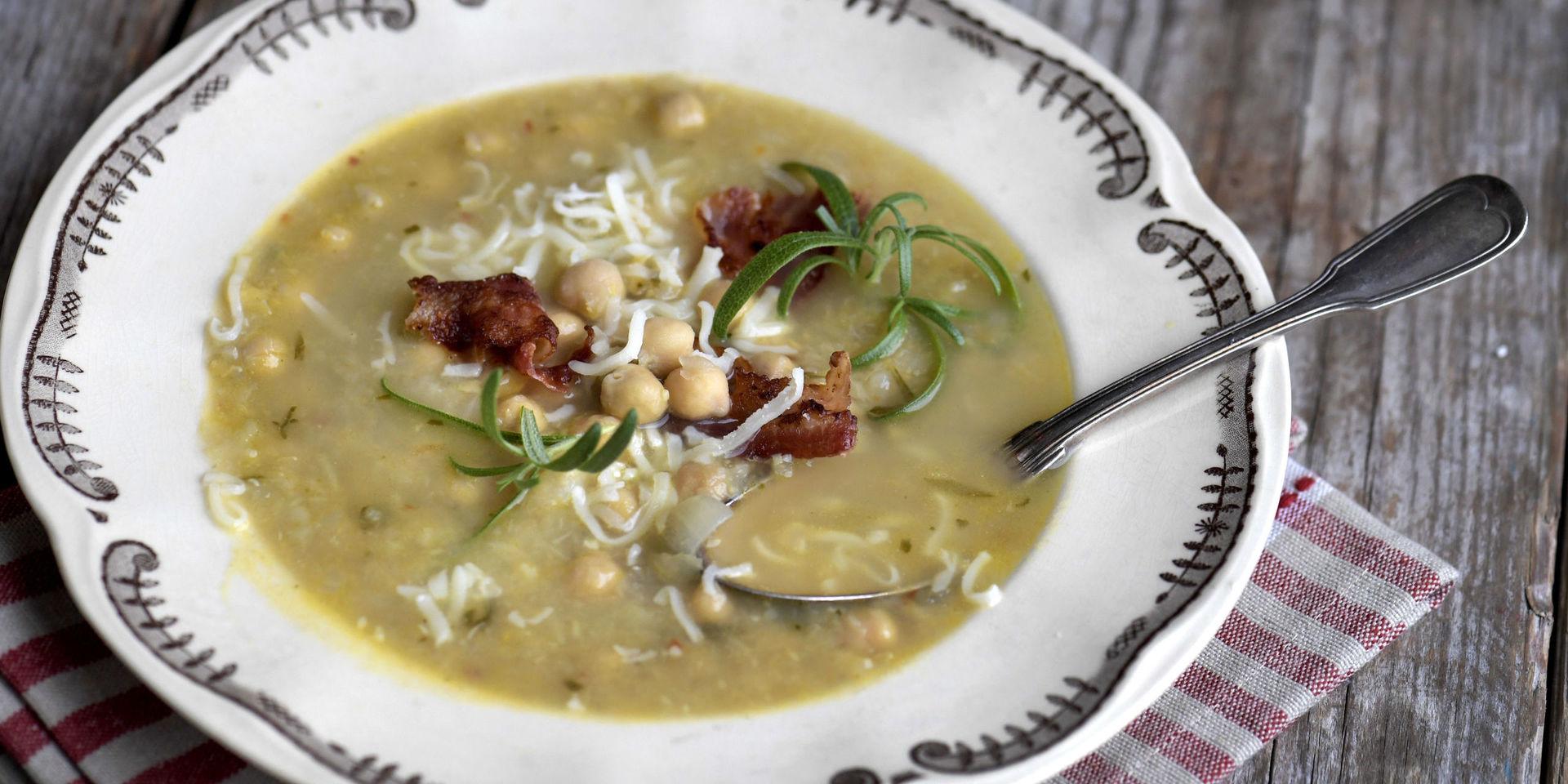 Kvick kikärtssoppa som smakar som en italiensk variant av svensk ärtsoppa.