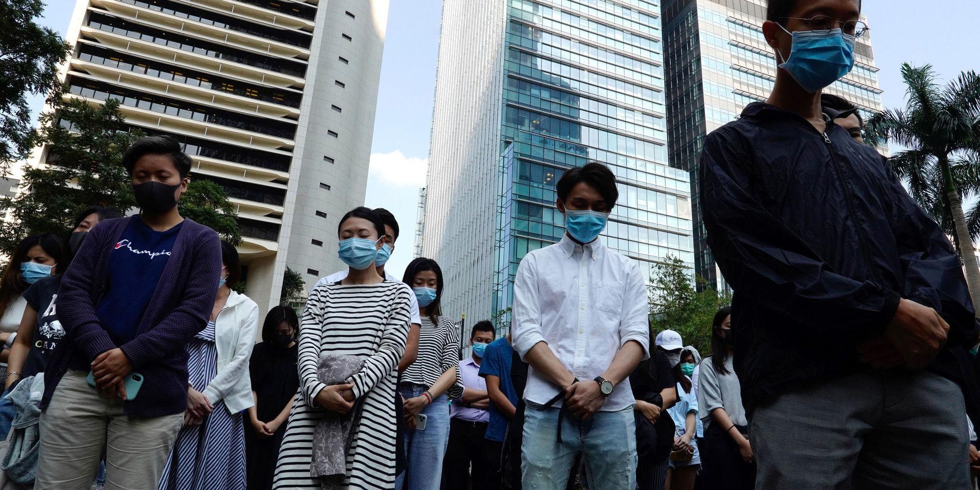 En minnesstund hölls på fredagen i Hongkong för en student som avlidit i samband med protesterna.