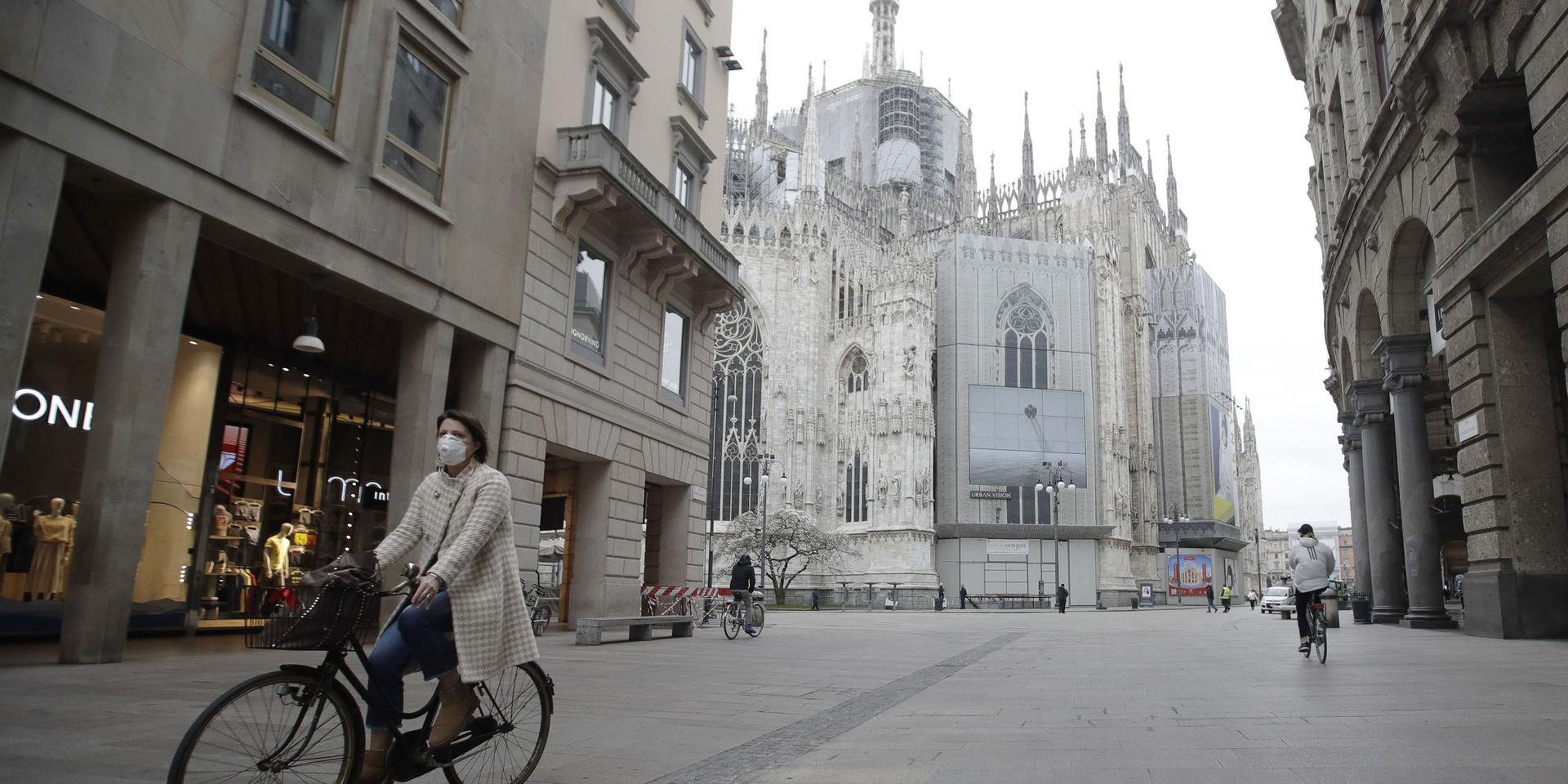I Milano har gatorna varit nästan helt tomma sedan de nationella restriktionerna började gälla den 9 mars. Arkivbild. 