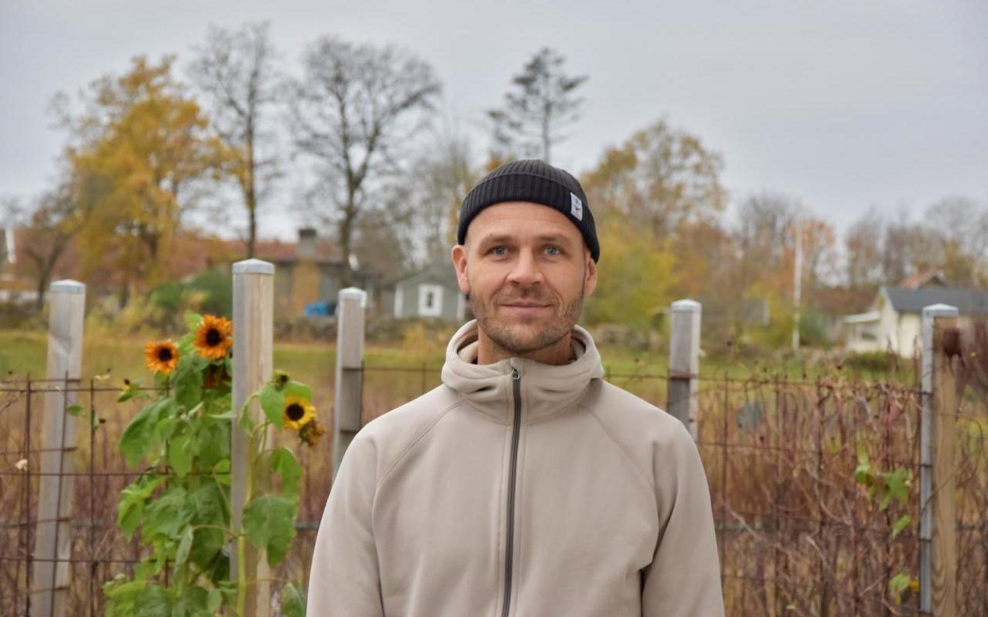 Daniel Bengtsson som är uppvuxen i Borås tillbringade som barn sina somrar i familjens sommarstuga i Apelviken i Varberg.