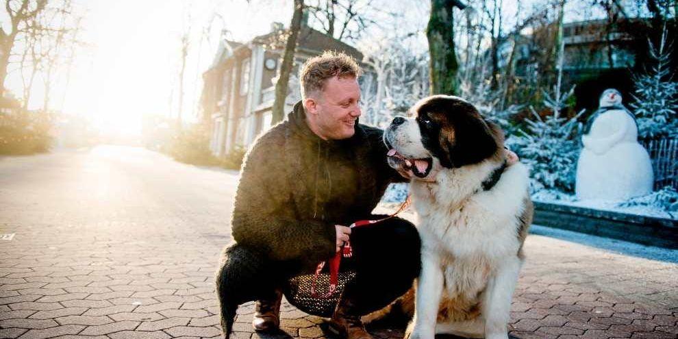 Stjärna. Maxim har rollen som Båtsman i pjäsen och är hunden lydig har regissören Kålle Gunnarsson från Falkenberg lovat köttbullar som belöning.