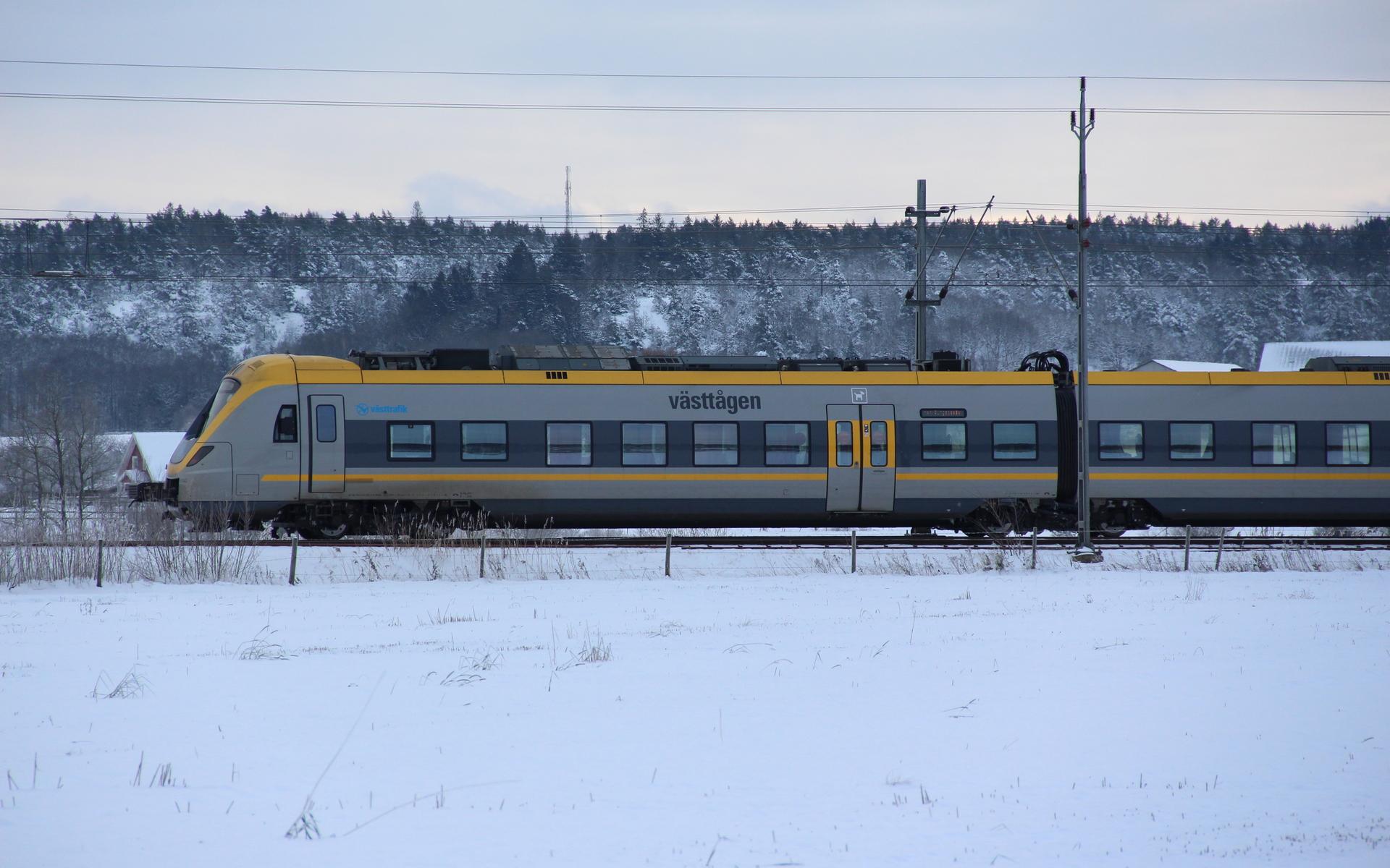 Ett västtåg fastnade och stod still i över en timme mellan Anneberg och Hede