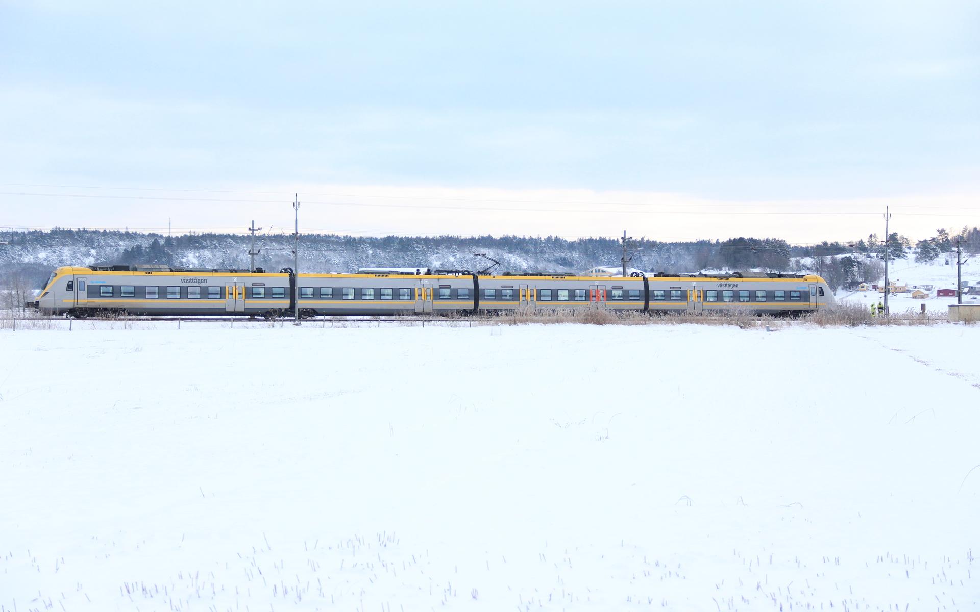 I över en timme stod tåget stilla mellan Hede och Anneberg, till sist evakuerades passagerarna.