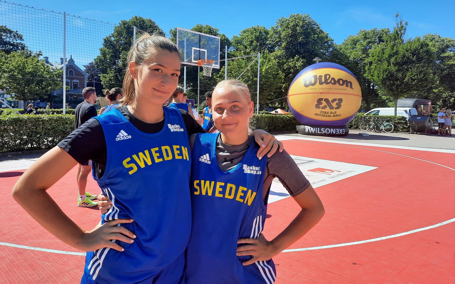 Hanna Soltesz och Josefine Enander från U17-landslaget.