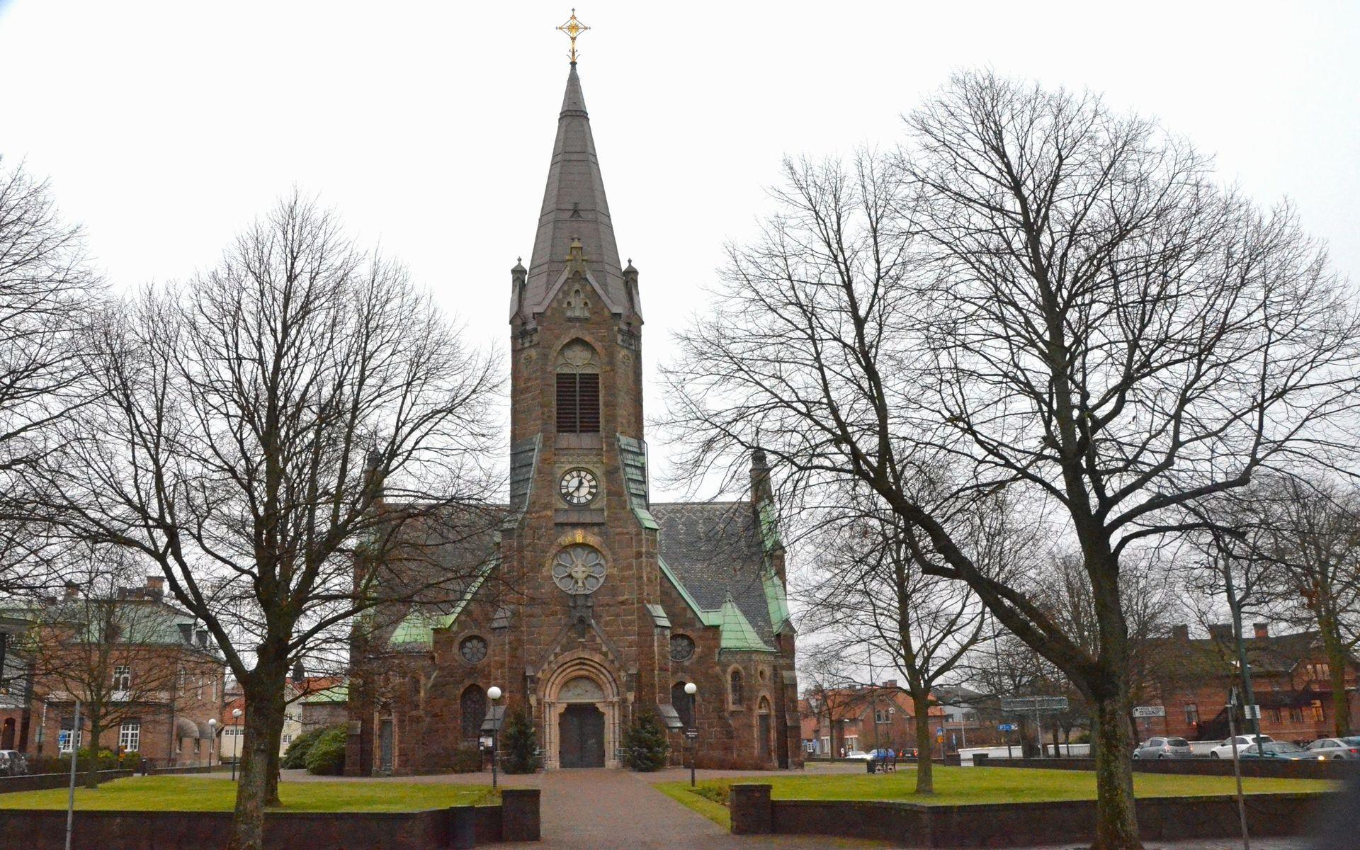 Falkenbergs kyrka är en av sex kyrkor som kommer att hålla en mindre mässa med nattvard på torsdag.