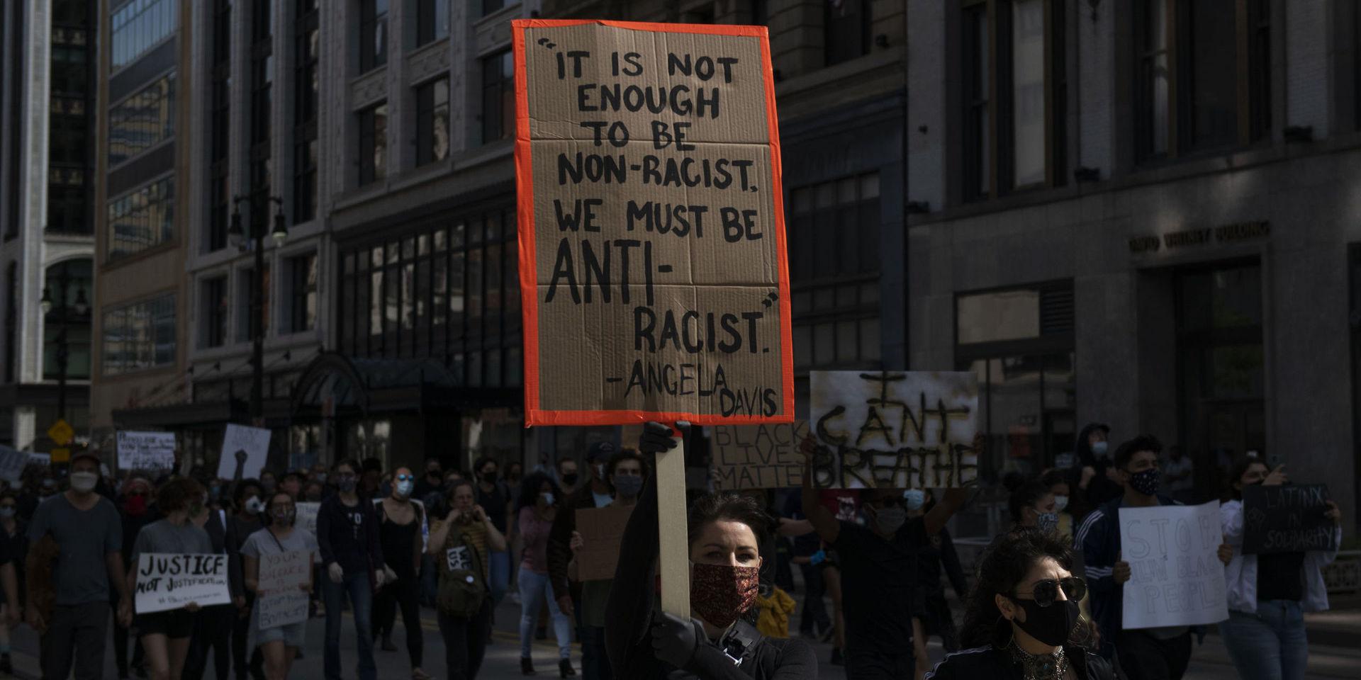 Demonstrationerna mot polisövervåld spred sig till Detroit under fredagen.