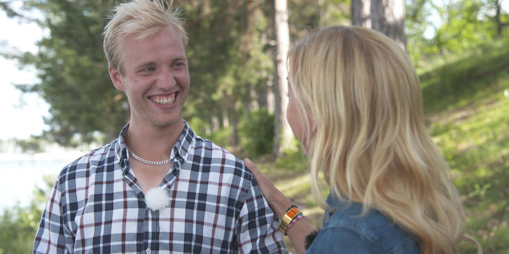 Simon Ohlsson var första bonden att pussas i årets säsong av "Bonde söker fru". Pressbild.