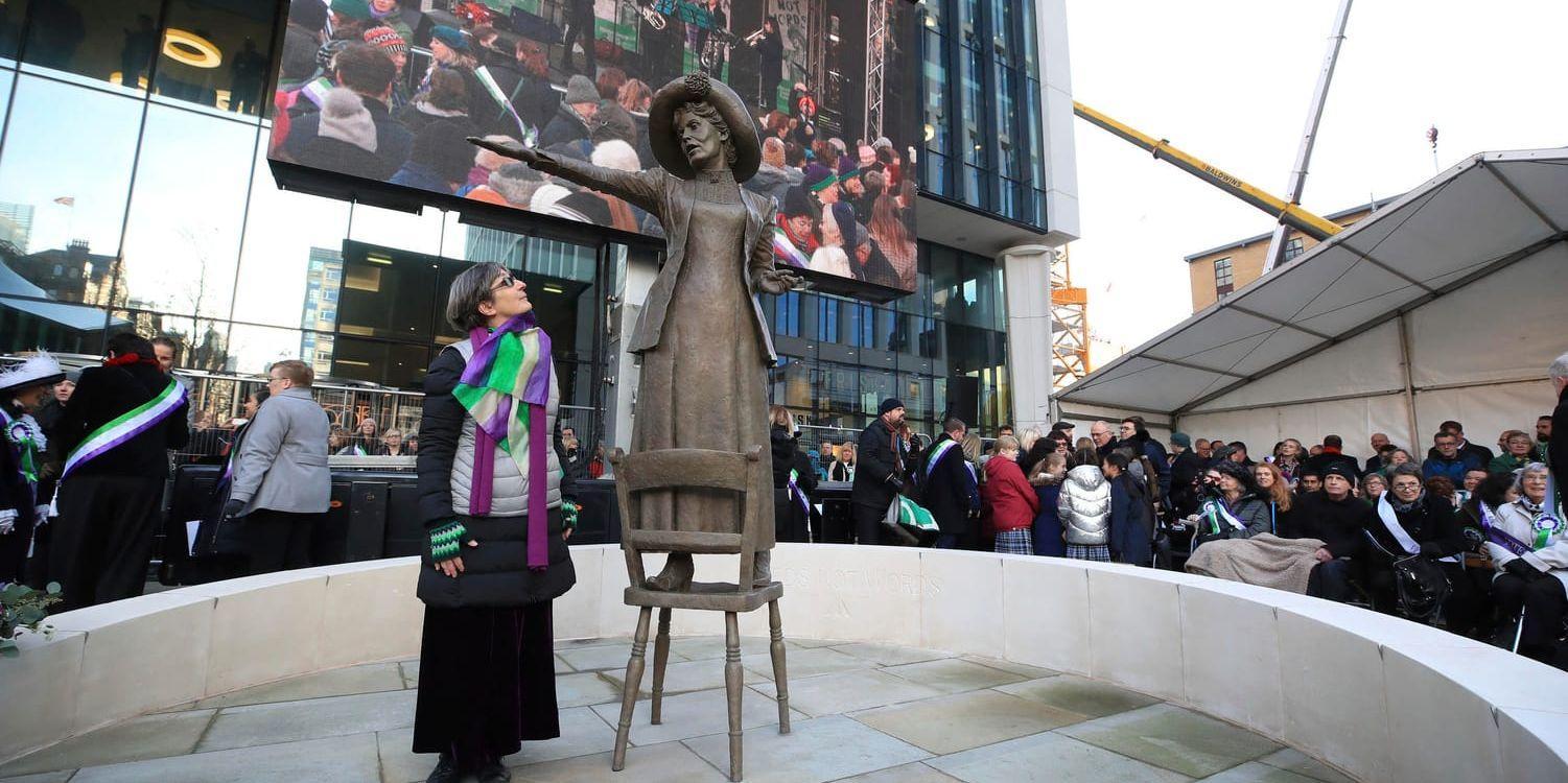 Emmelilne Pankhursts barnbarnsbarn Helen Pankhurst var med vid invigningen av statyn av rösträttskämpen.