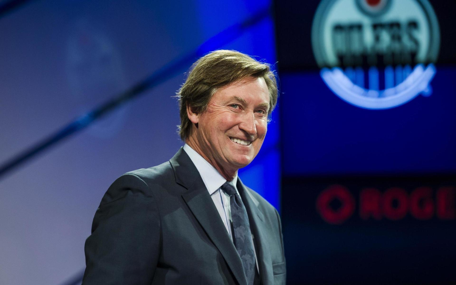 Tidernas främsta hockeyspelare Wayne Gretzky säljer sin lyxvilla i Kalifornien. 