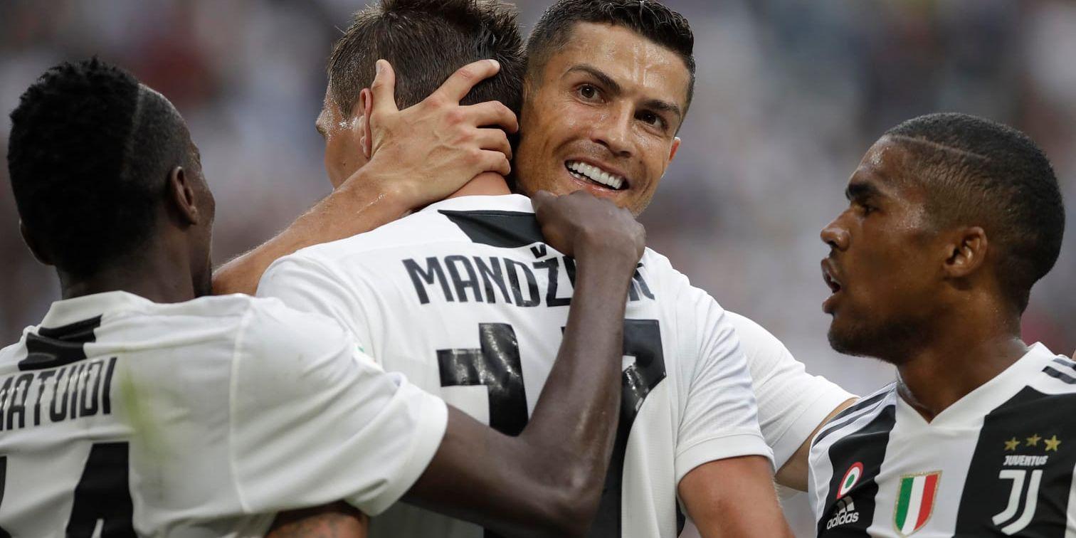 Cristiano Ronaldo assisterade "ofrivilligt" Mario Mandzukic till Juventus 2–0-mål.