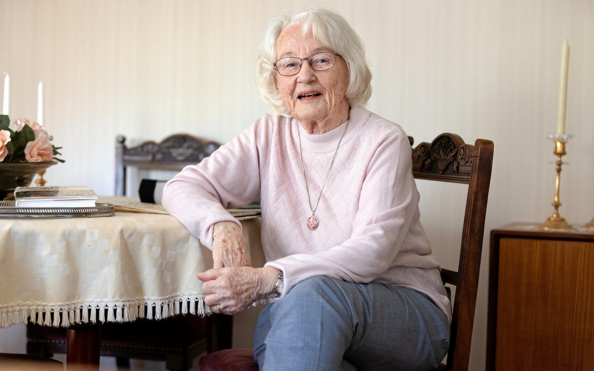Ingela Björn är sömmerska men arbetade även inom hemtjänsten och äldrevården. Hon jobbade på  Södertull från starten 1984 till pensionen.