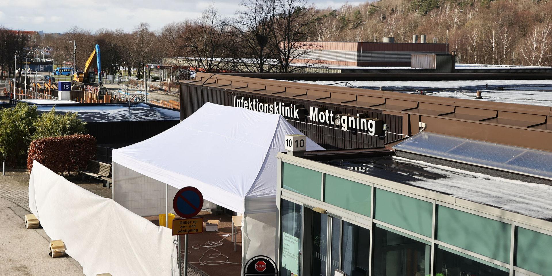Ett provtagningstält sattes upp under fredagen utanför Sahlgrenska sjukhuset i Göteborg.