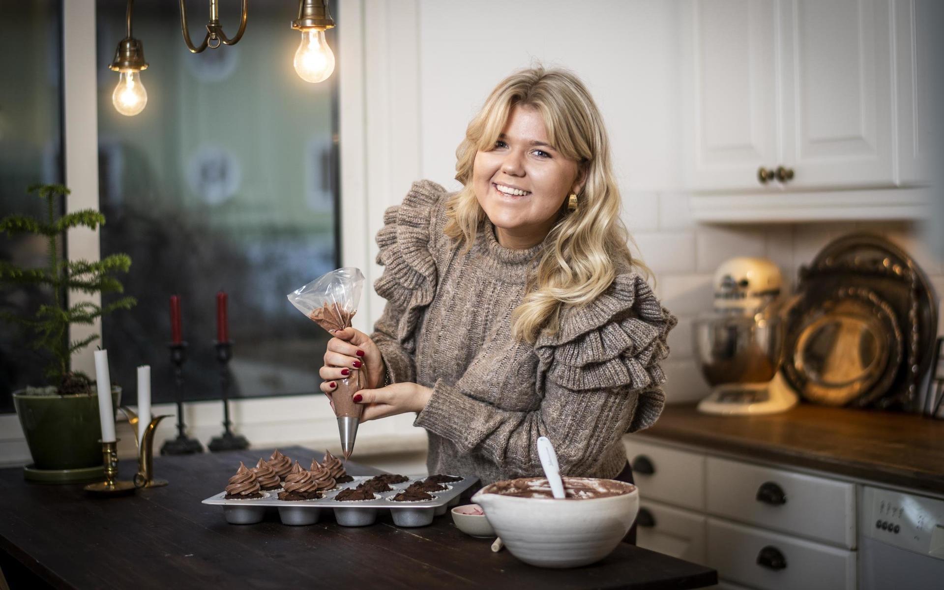 Hilda Kirkhoff, årets vinnare i ”Hela Sverige bakar”, hemma i köket i sin nya lägenhet i Örgryte.