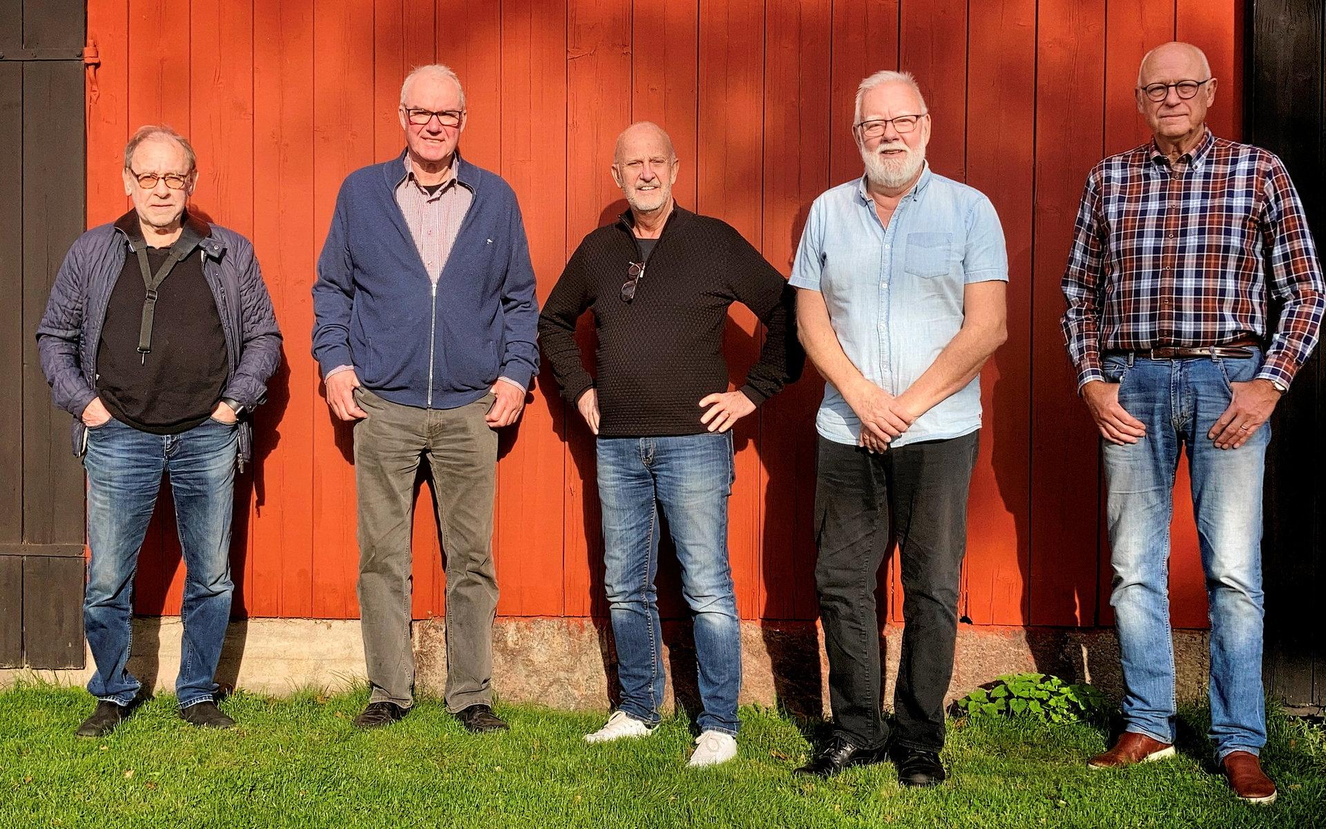 Bandet bildades 1998. Av originalmedlemmarna finns Benny Johansson och Calle Pettersson kvar. Övriga har tillkommit under årens lopp.