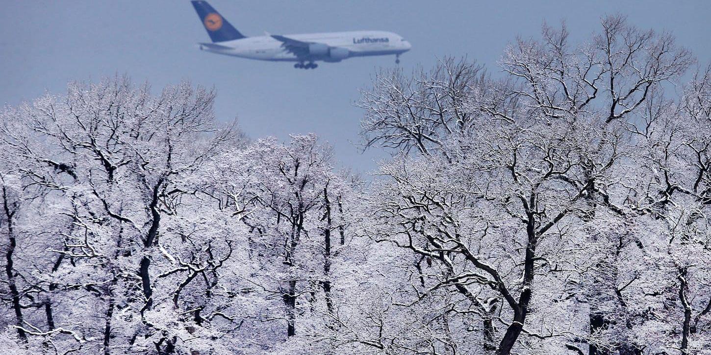 Lägre rörelseresultat för tyska flygjätten Lufthansa, men bolaget ökar i Sverige. Arkivbild