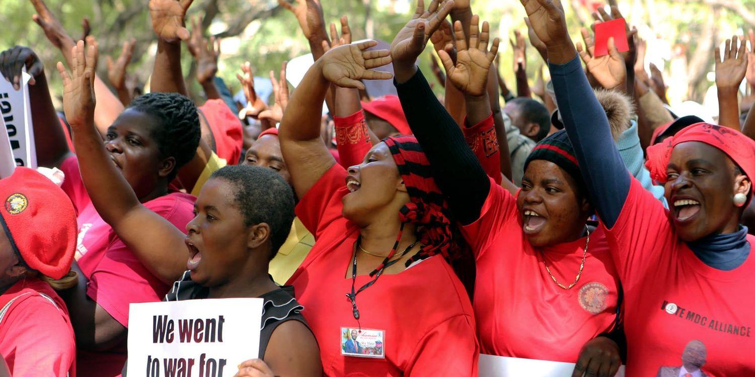 I huvudstaden Harare demonstrerade tusentals anhängare till oppositionspartiet, med krav på att presidentvalet den 30 juli ska gå rättvist till.