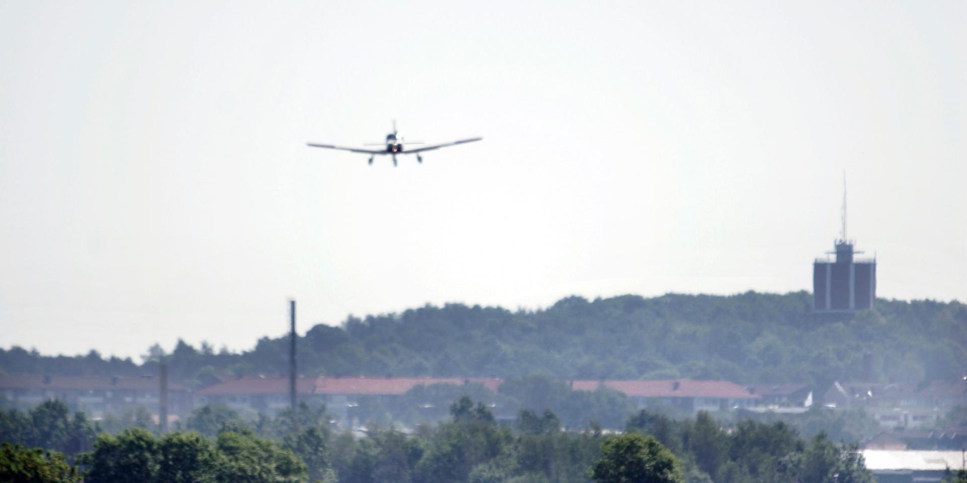Flygklubben övar landningar på Getterön.