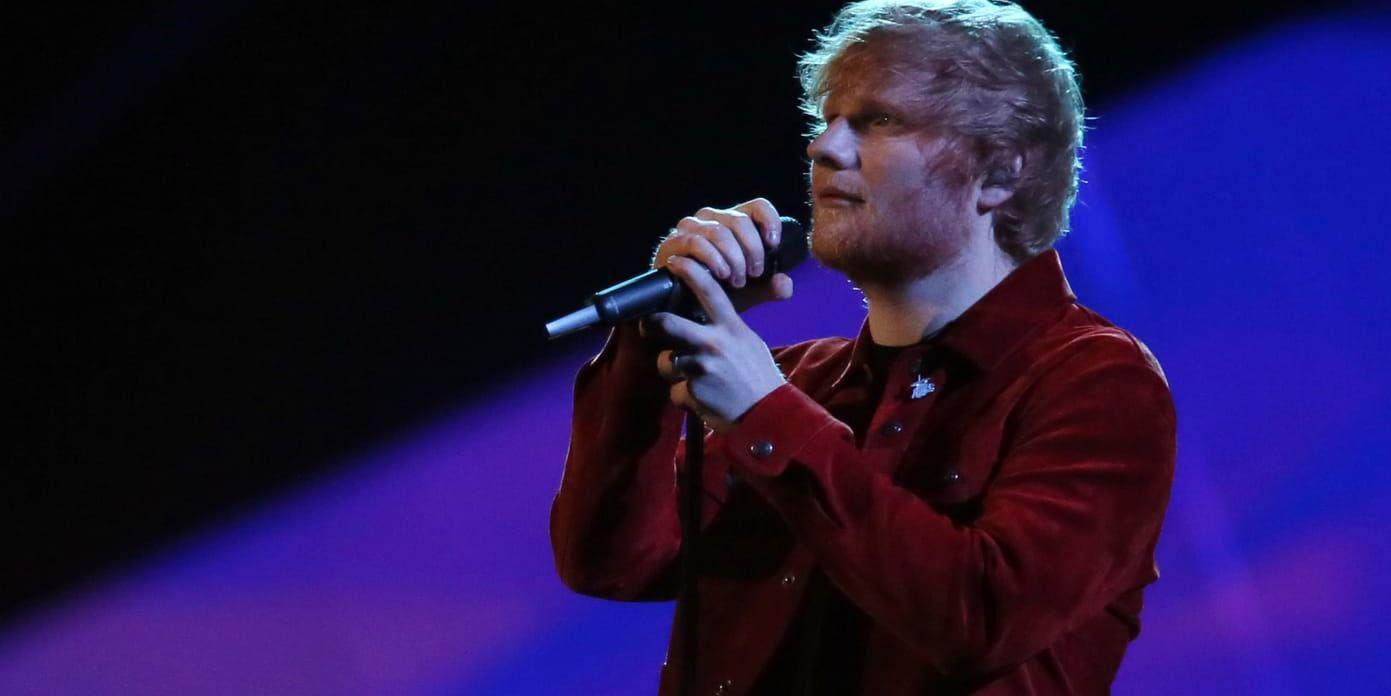 Ed Sheeran och Justin Bieber går rakt in på förstaplatsen på den svenska singellistan med sin nya duett "I don't care". Frågan är om de bryr sig. Arkivbild.