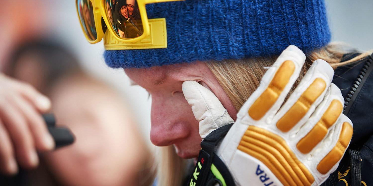 Sandra Näslund i tårar efter fjärdeplatsen i OS-finalen i skicross. I helgen ska tårarna förträngas när världscupen startar om i ryska Sunny Valley.