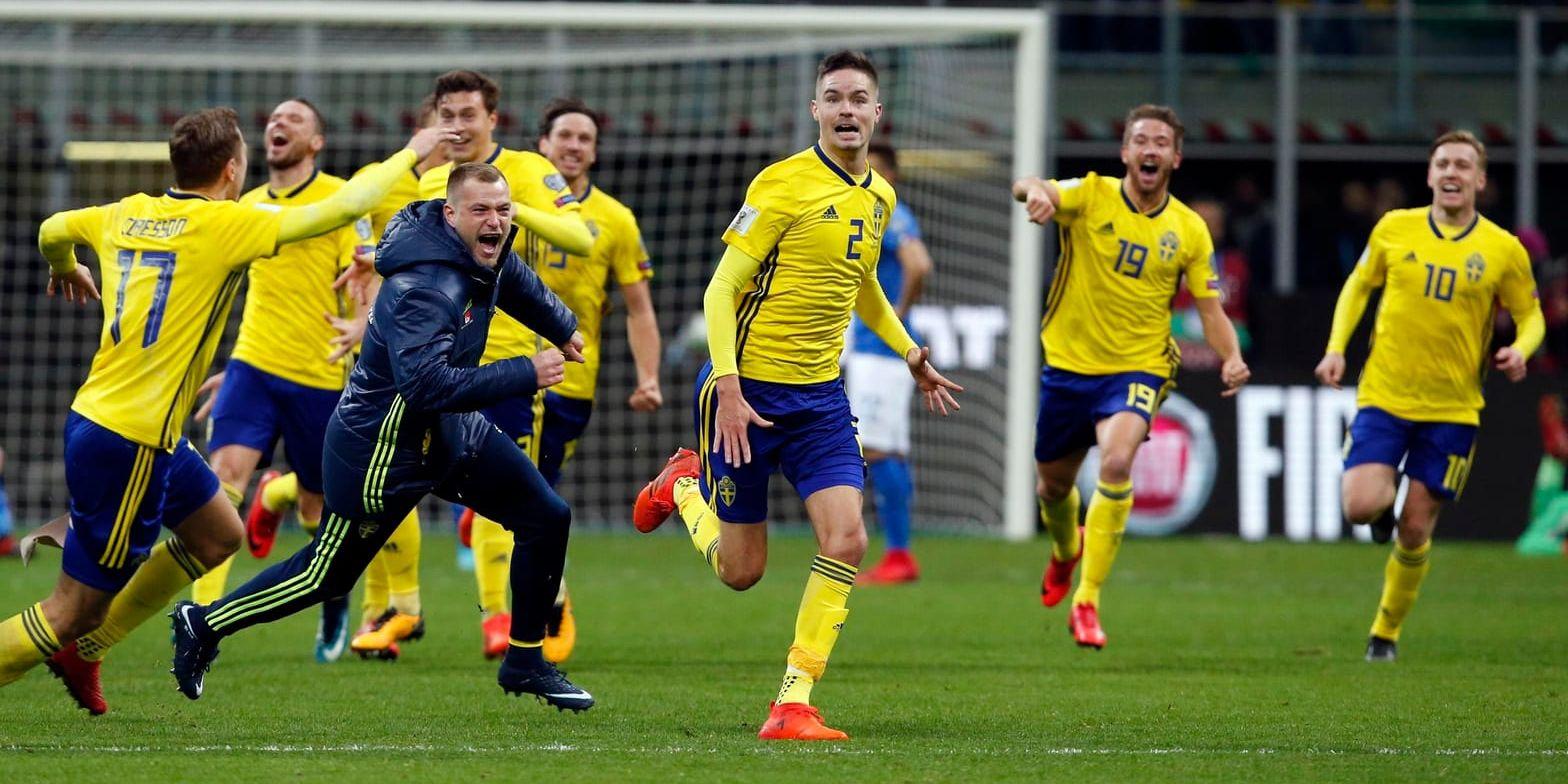 Sverige är klart för fotbolls-VM i Ryssland nästa år efter att ha besegrat Italien i playoff.