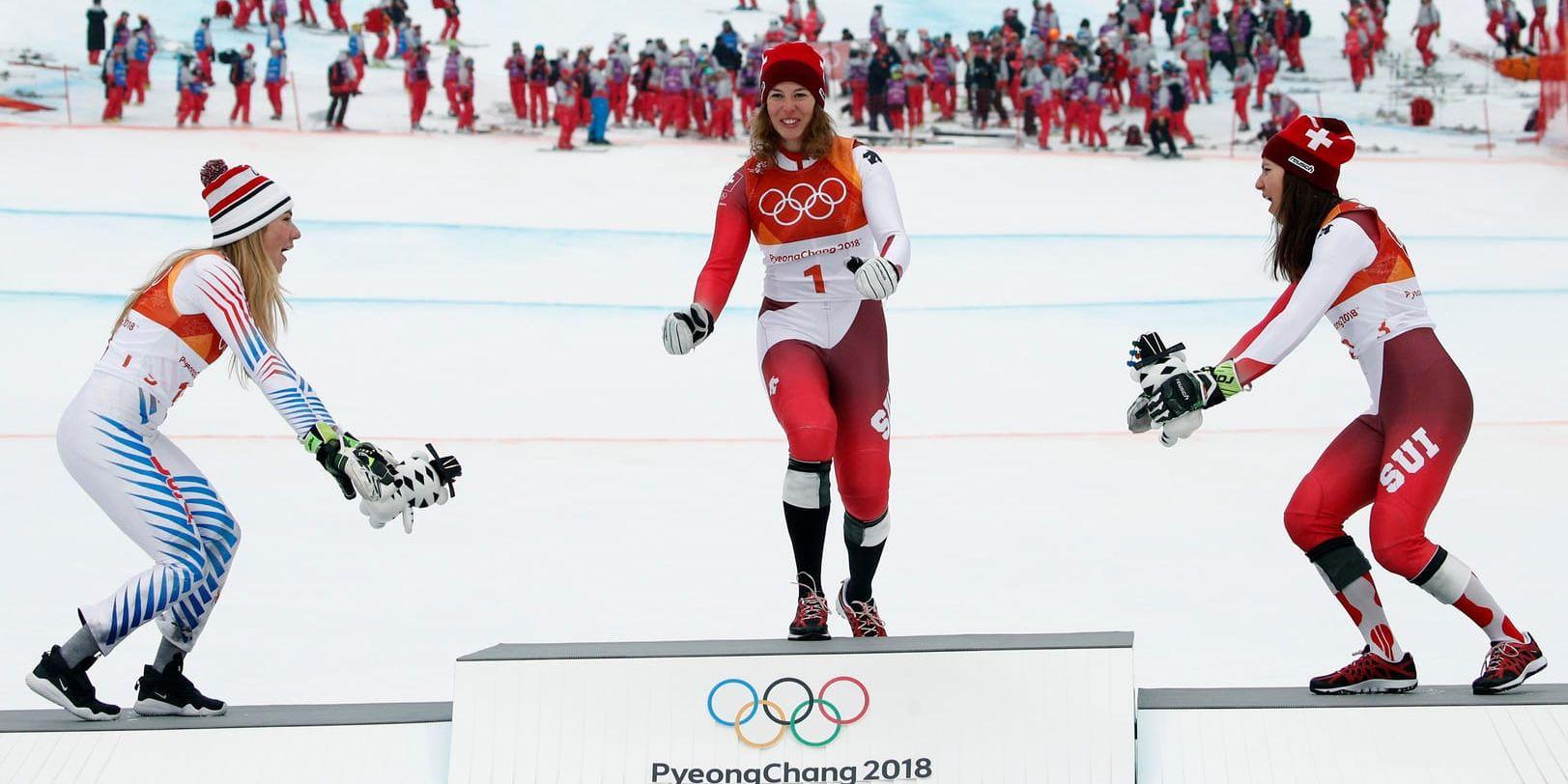 Amerikanska tvåan Mikaela Shiffrin och de schweiziska guld- och bronsmedaljörerna Michelle Gisin respektive Wendy Holdener.
