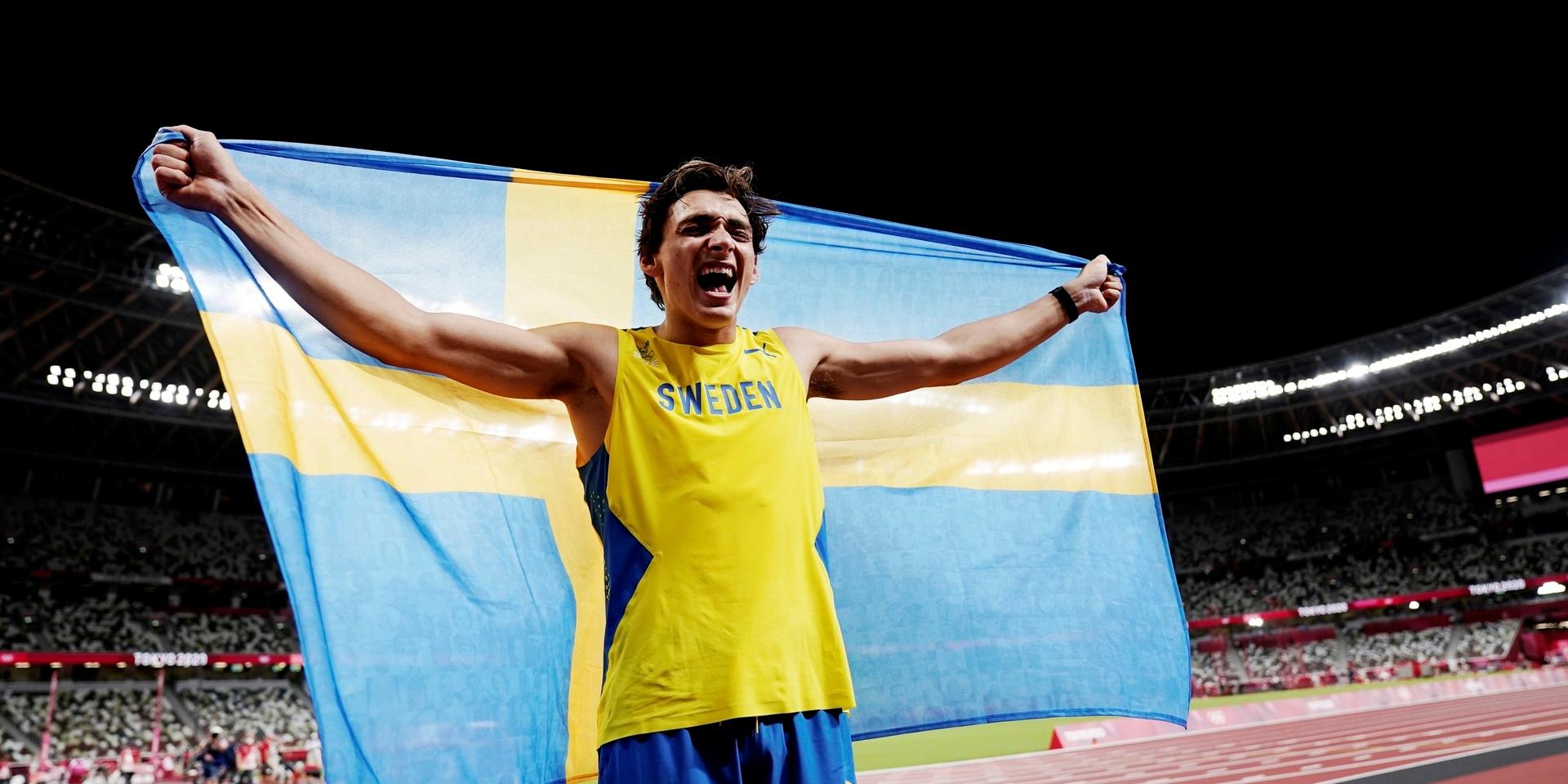 Armand Duplantis jublade med den svenska flaggan efter OS-guldet
