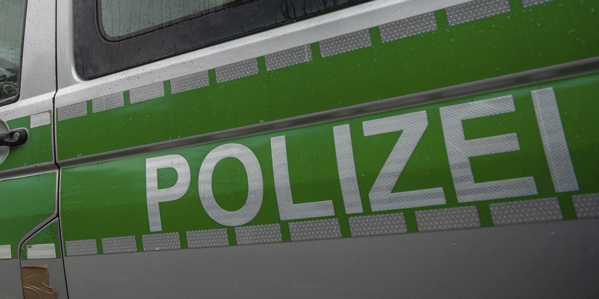 Tre personer har frihetsberövats i Tyskland, misstänkta för att ha planerat ett dåd för IS.