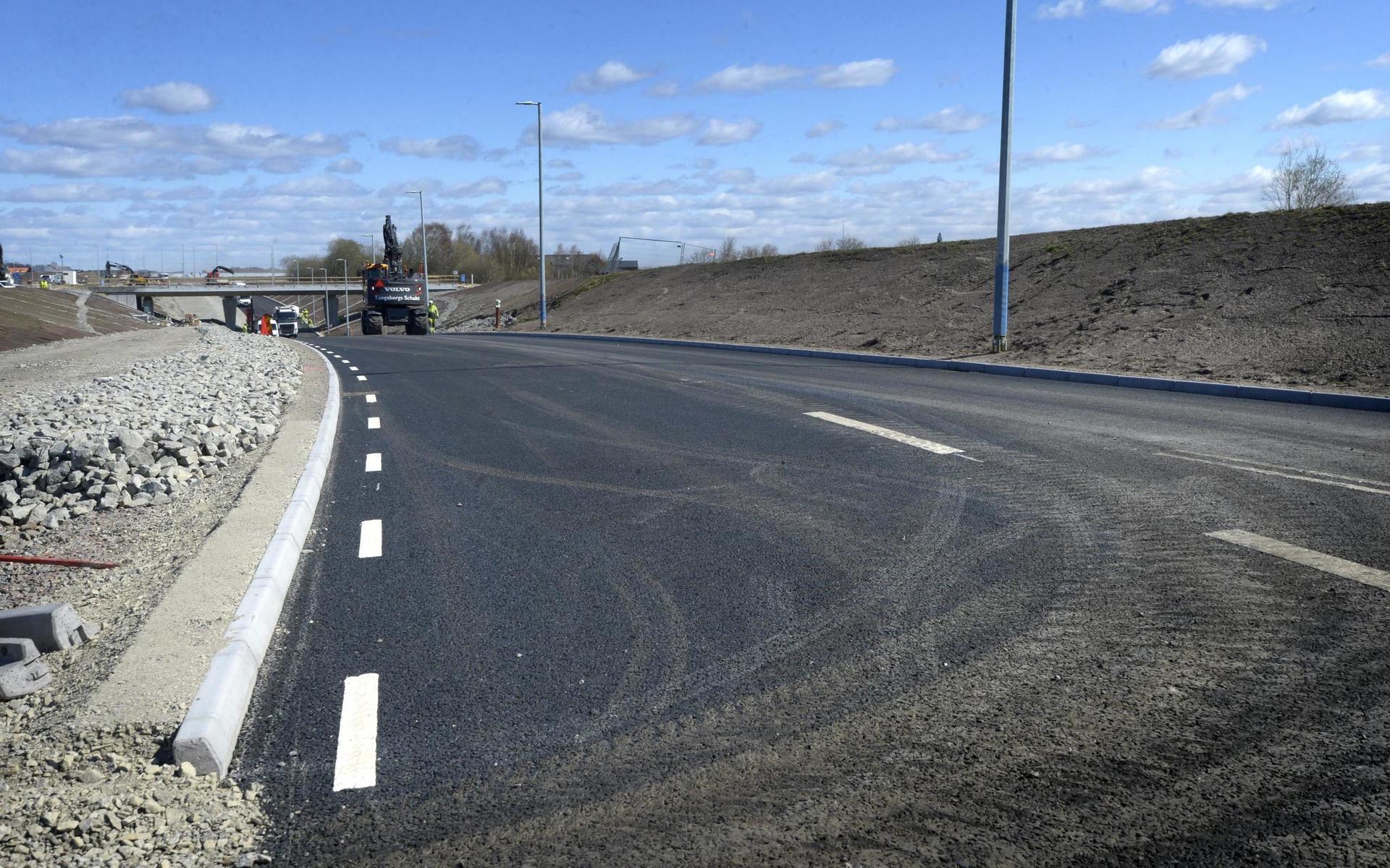 Järnvägsbron över Österleden är färdiggjuten och bilvägen under öppnas för trafik på torsdag den 13 maj. 