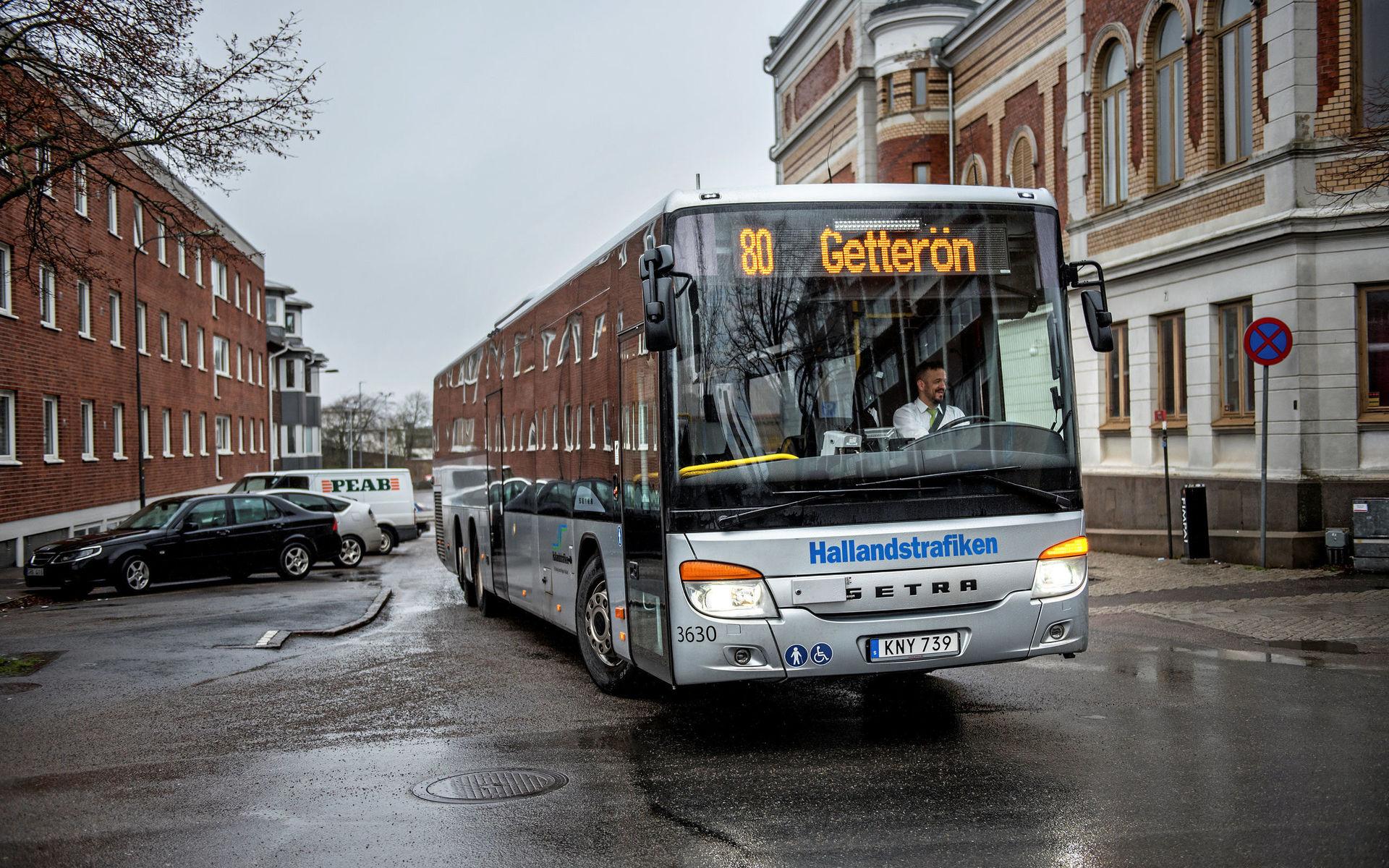 Det kommer inte gå att köpa biljett ombord på Hallandstrafikens bussar under en begränsad period. Bild: Erika Arnadottir
