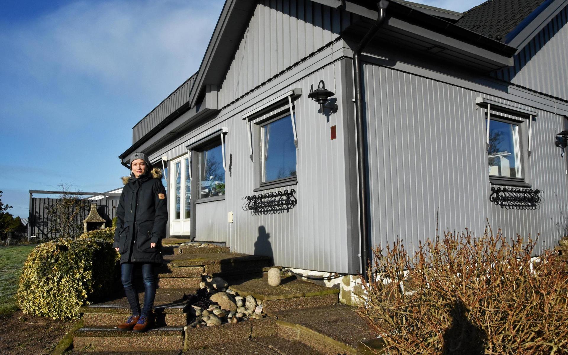 Kirsten van den Burg flyttade med sin familj till Årnäshalvön för två år sedan. En av anledningarna till flytten var att få bo nära naturen. Men att ett ”skärande” ljud skulle komma på köpet var inte med i beräkningarna. 