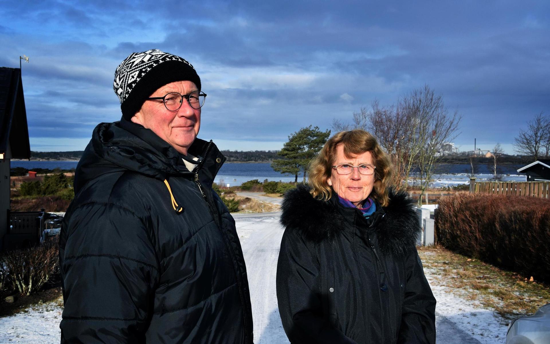 Thomas Ahlqvist har sedan 60-talet tillbringat mycket tid i fritidshuset på Årnäshalvön: Han och frun Ingela vill flytta dit permanent, men är tveksamma om det blir någon flytt på grund av bullret från Värö bruk. 